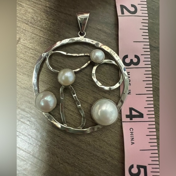 Authentic Pearl & Sterling Silver Unique Circle Pendant - Picture 4 of 4